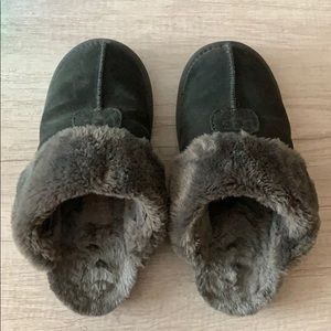 BRAND NEW UGG slippers